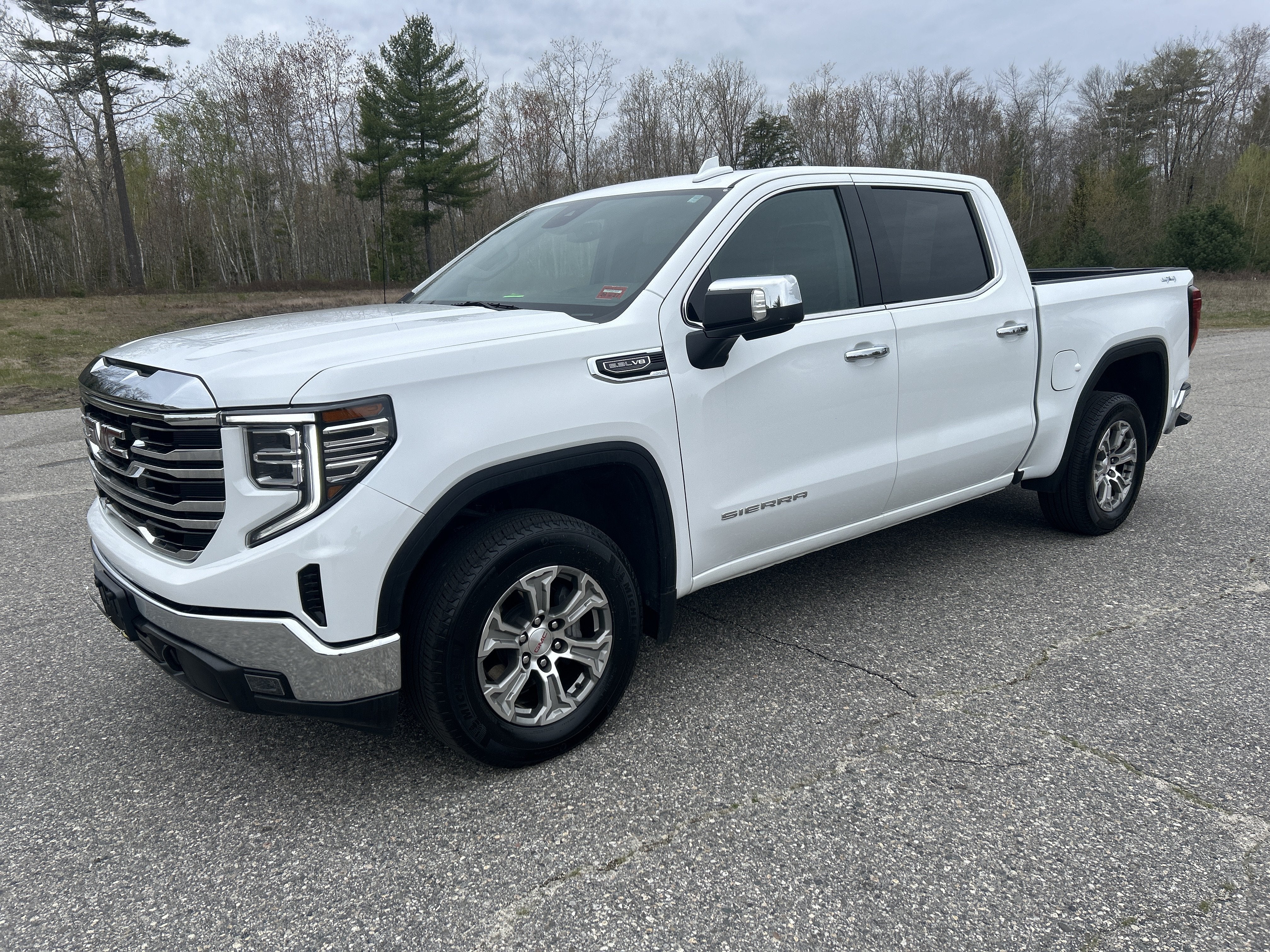 2025 GMC Sierra 1500 SLT in Summit White — front three-quarter view