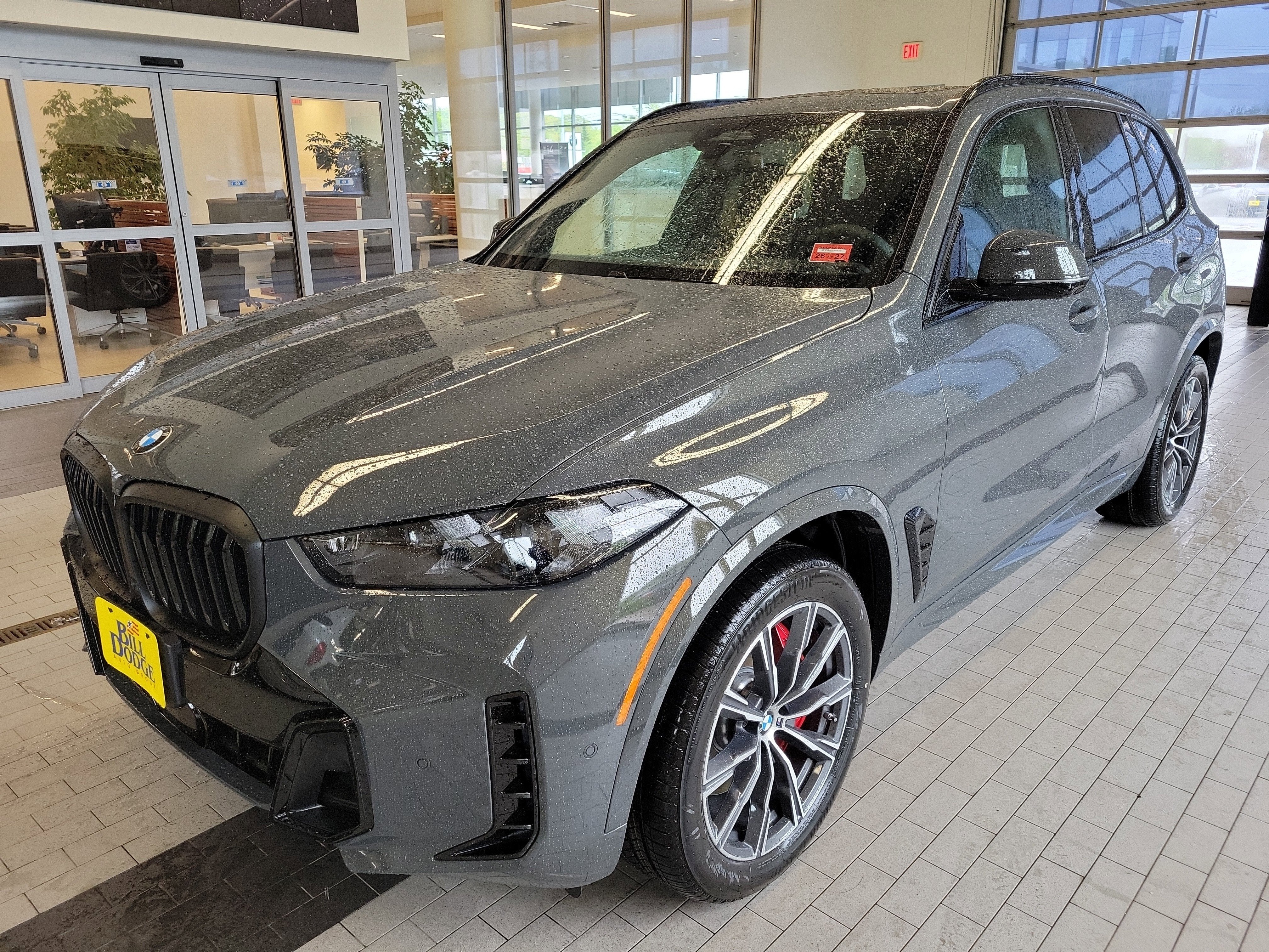 2026 BMW X5 xDrive40i in Dravit Grey Metallic — front three-quarter view