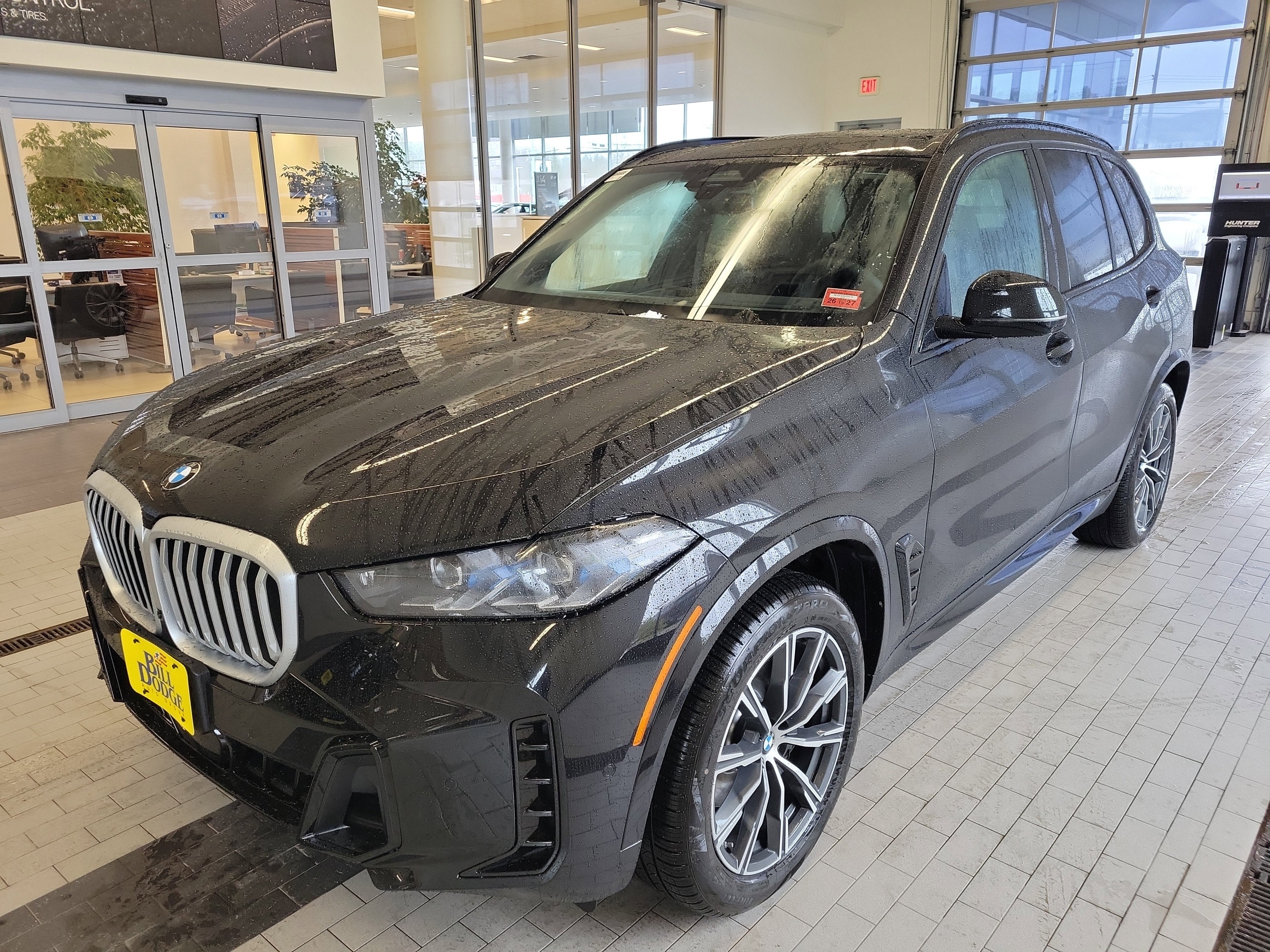 2026 BMW X5 xDrive40i in Black Sapphire Metallic — front three-quarter view