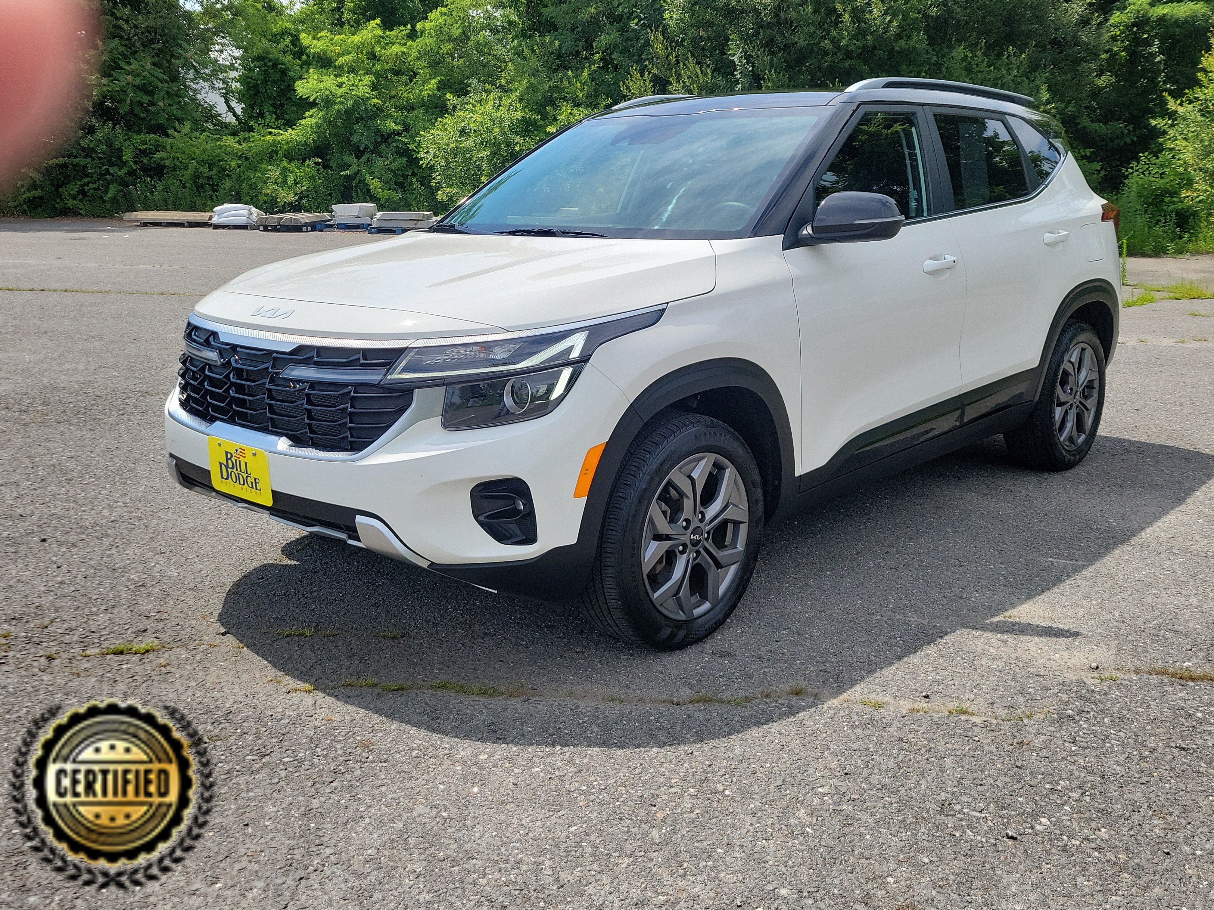 2024 Kia Seltos S in Clear White/Black Roof — front three-quarter view