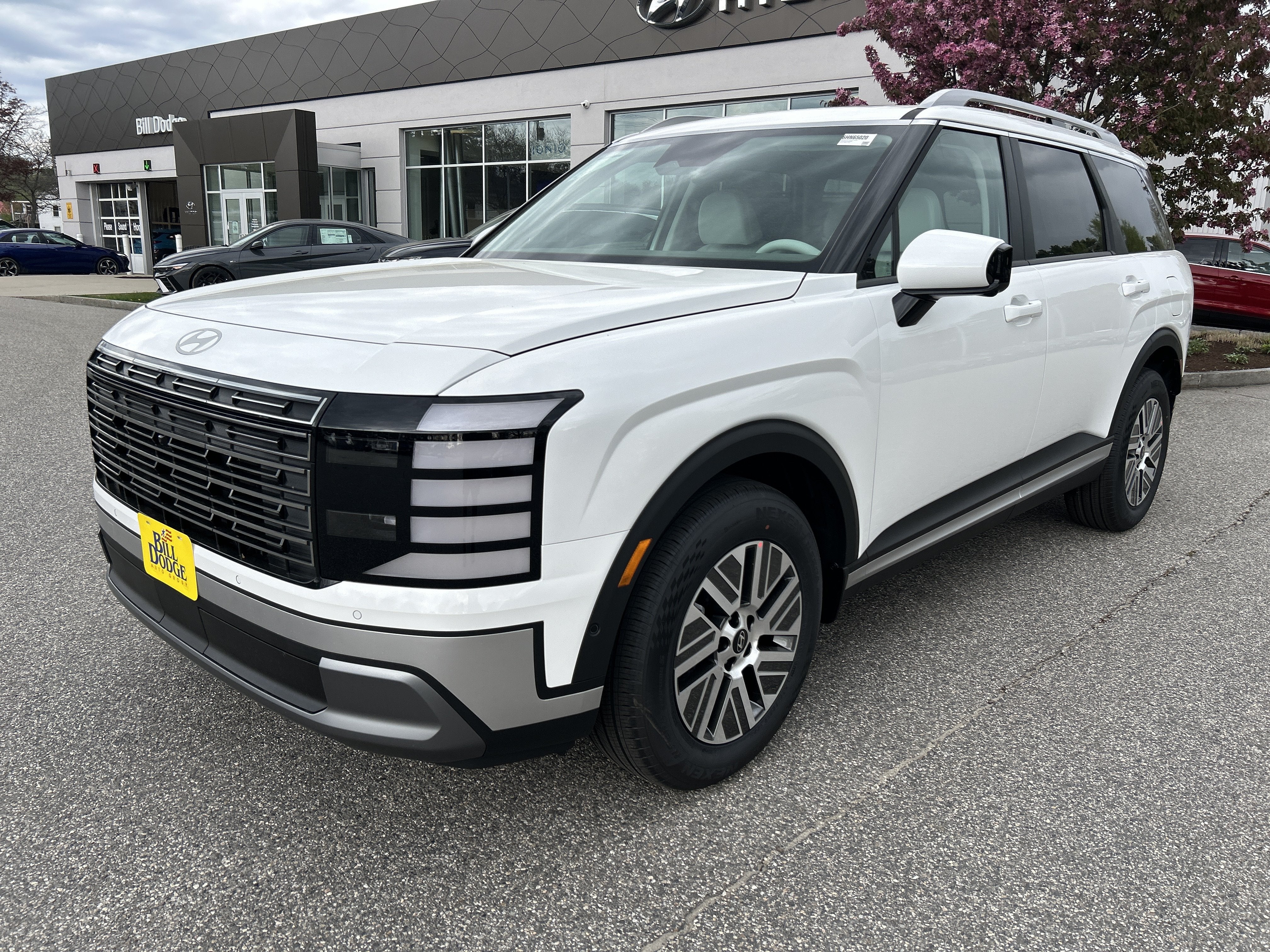 2026 Hyundai Palisade Hybrid SEL Premium 7P in Creamy White Pearl — front three-quarter view