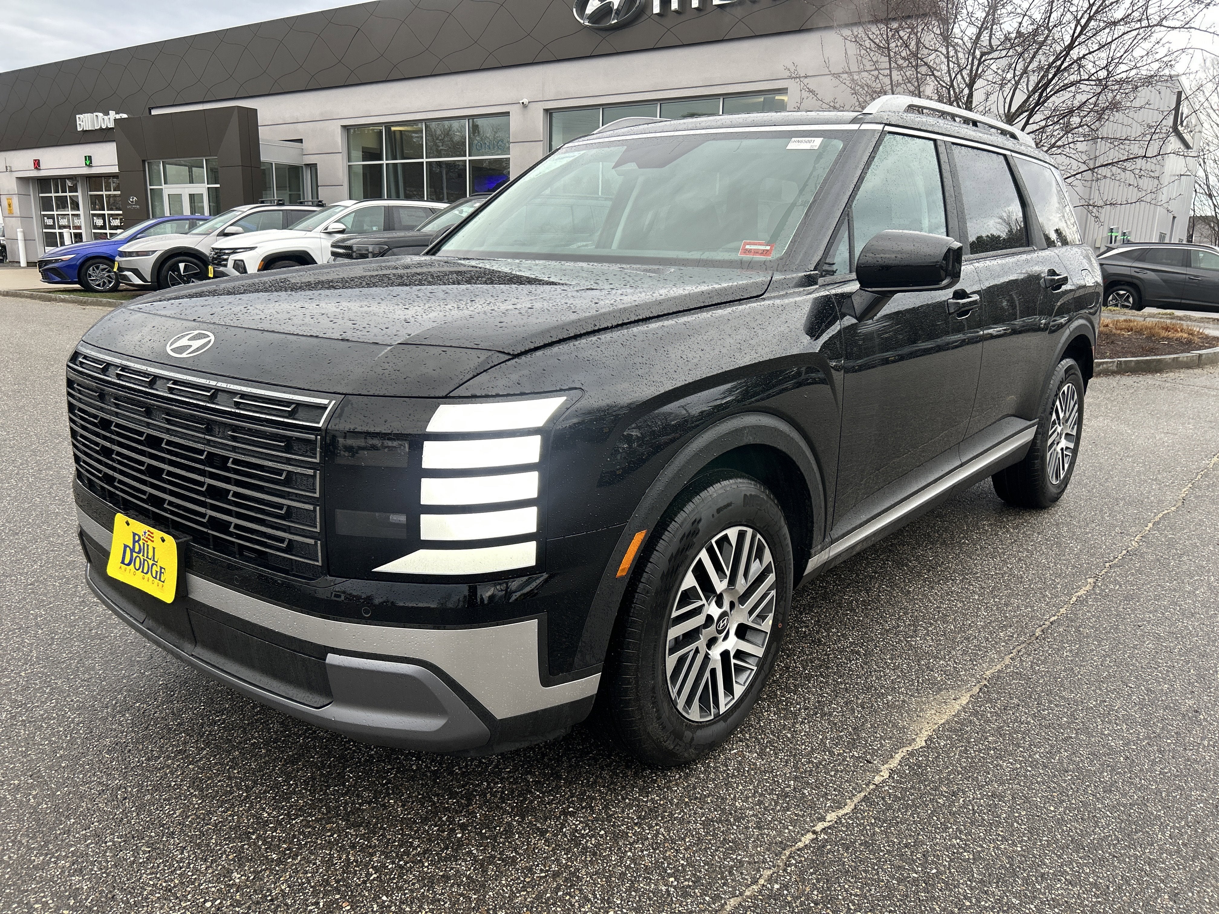 2026 Hyundai Palisade SEL 8P in Abyss Black Pearl — front three-quarter view