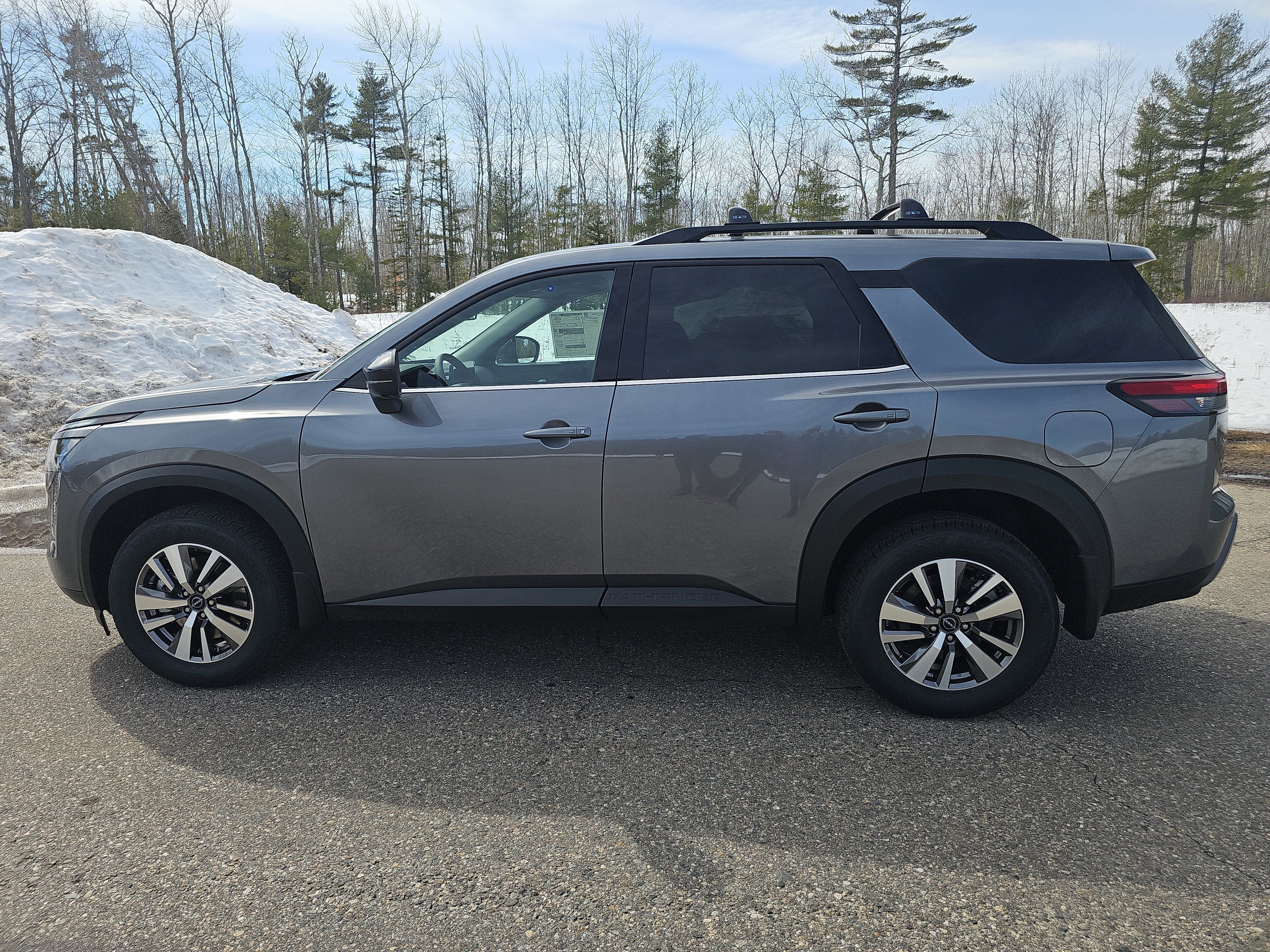 2026 Nissan Pathfinder — side profile view