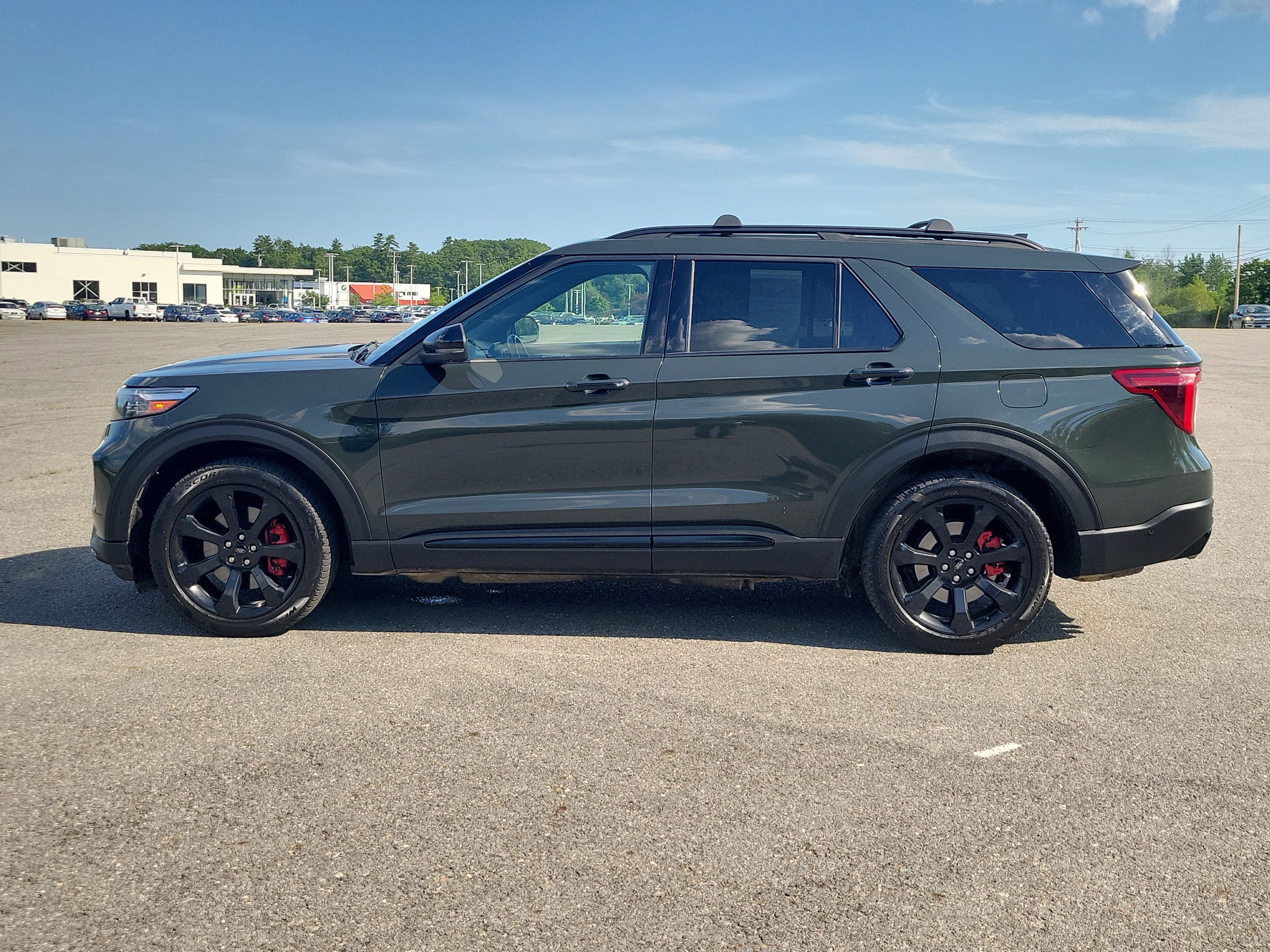 2022 Ford Explorer — side profile view