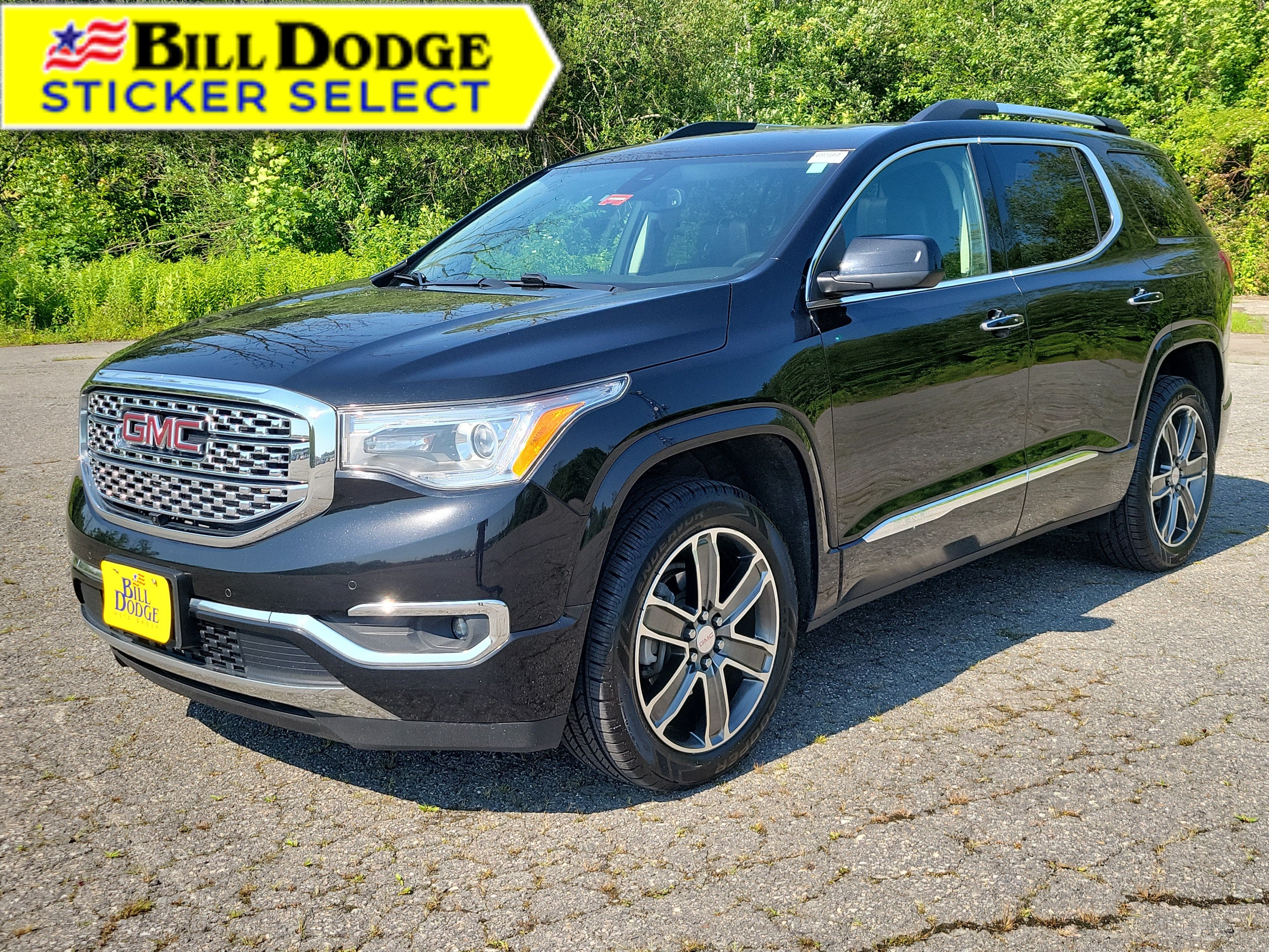 2019 GMC Acadia Denali in Ebony Twilight Metallic — front three-quarter view