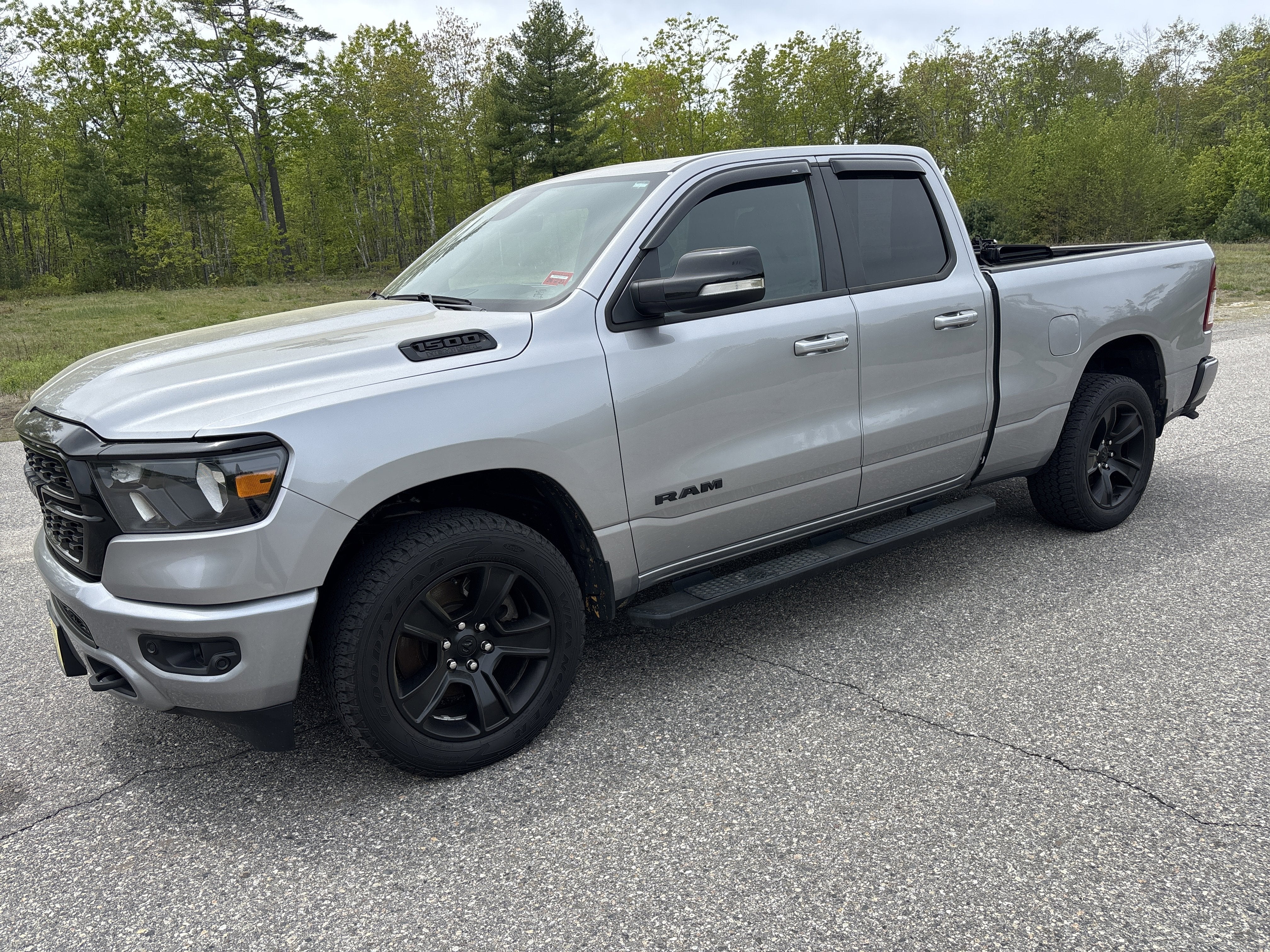 2022 RAM 1500 Big Horn in Billet Silver Metallic Clearcoat — front three-quarter view