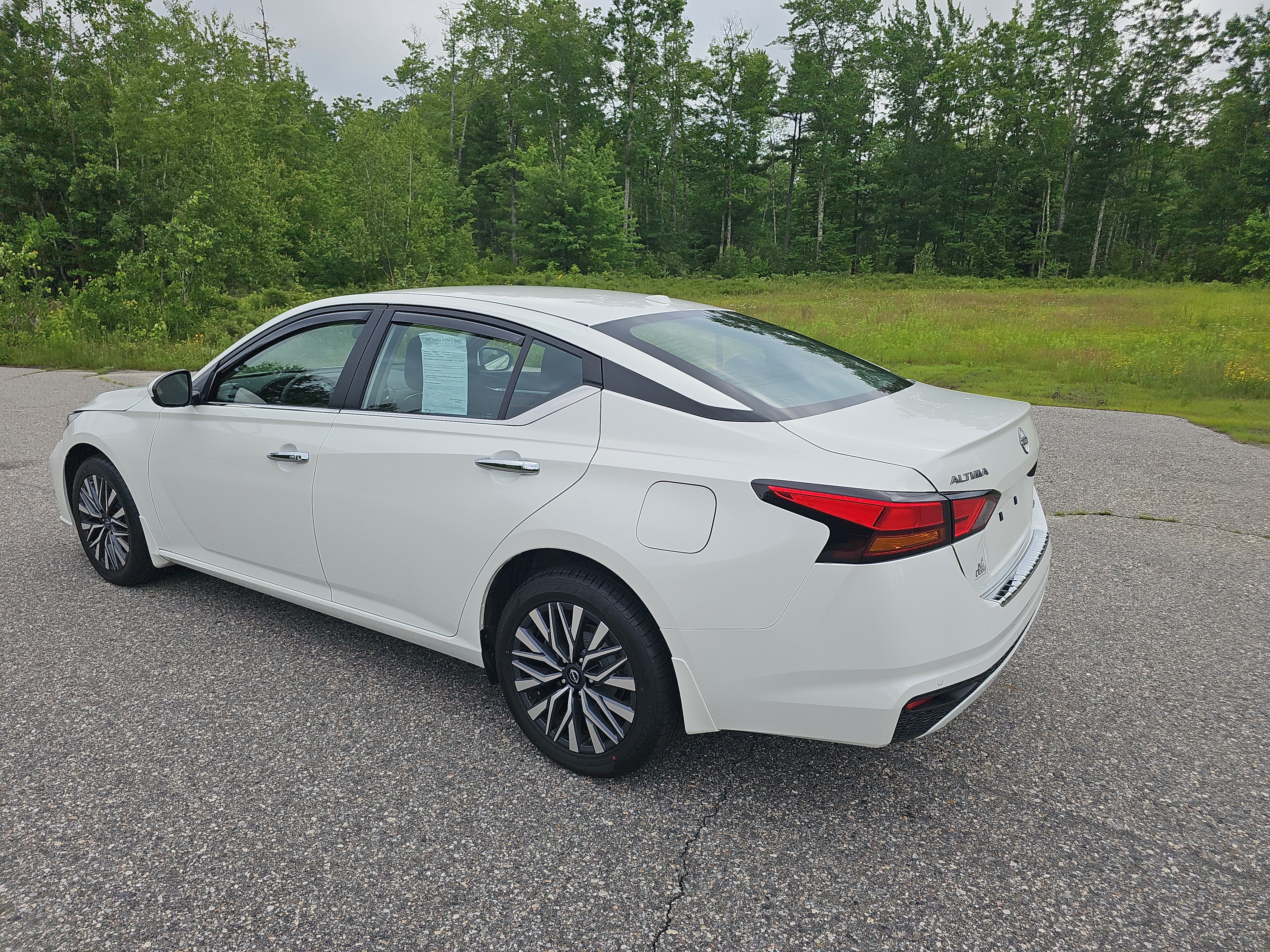 2023 Nissan Altima — detail view